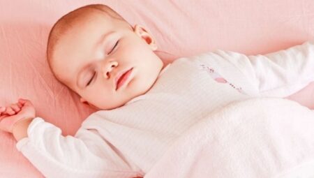 Bebeklerin büyümesinde uykunun tesiri