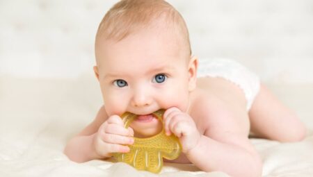 Bebeklerin diş çıkarma dönemi